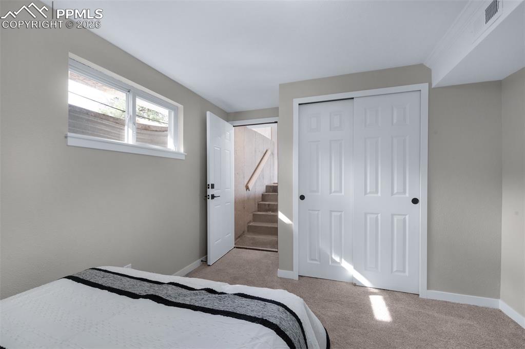 Image 38 of 50: Bedroom