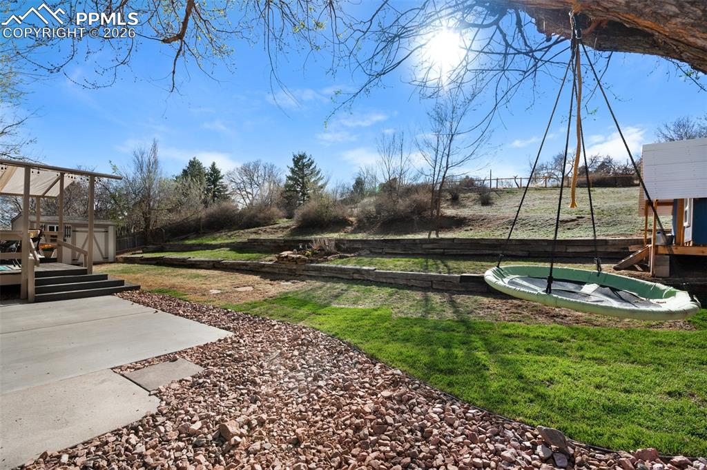 Image 39 of 50: Yard