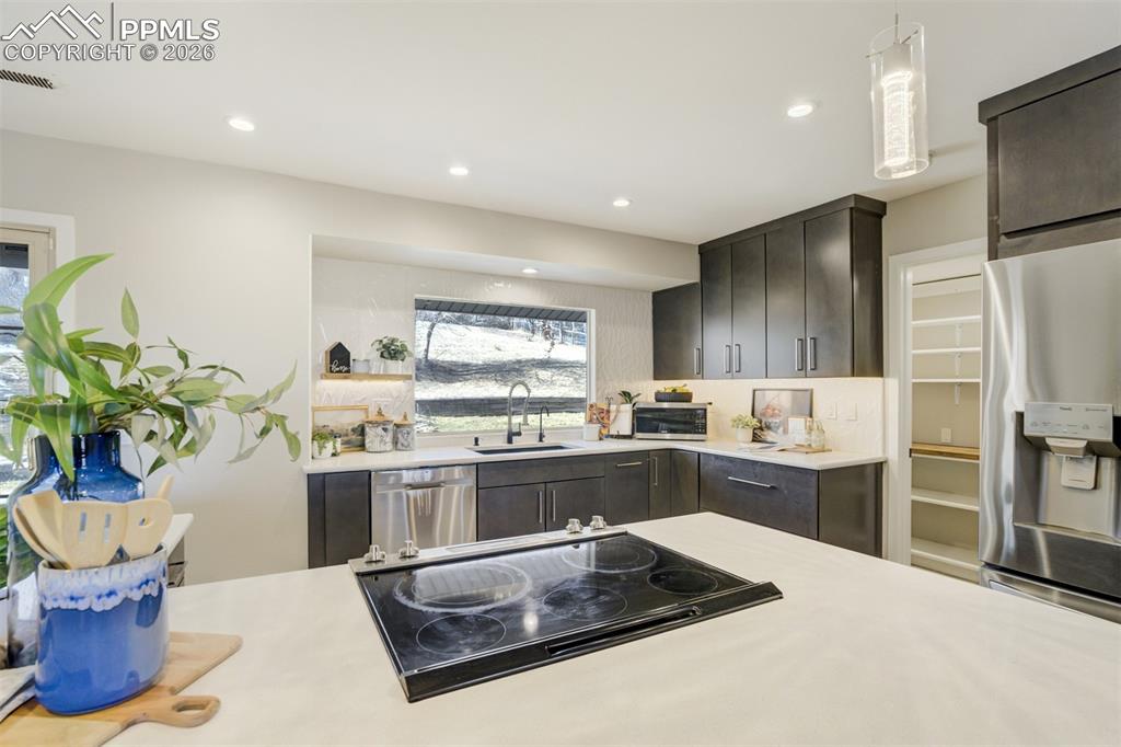 Image 4 of 50: Kitchen