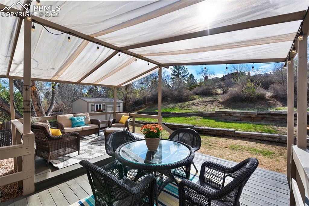 Image 44 of 50: Deck