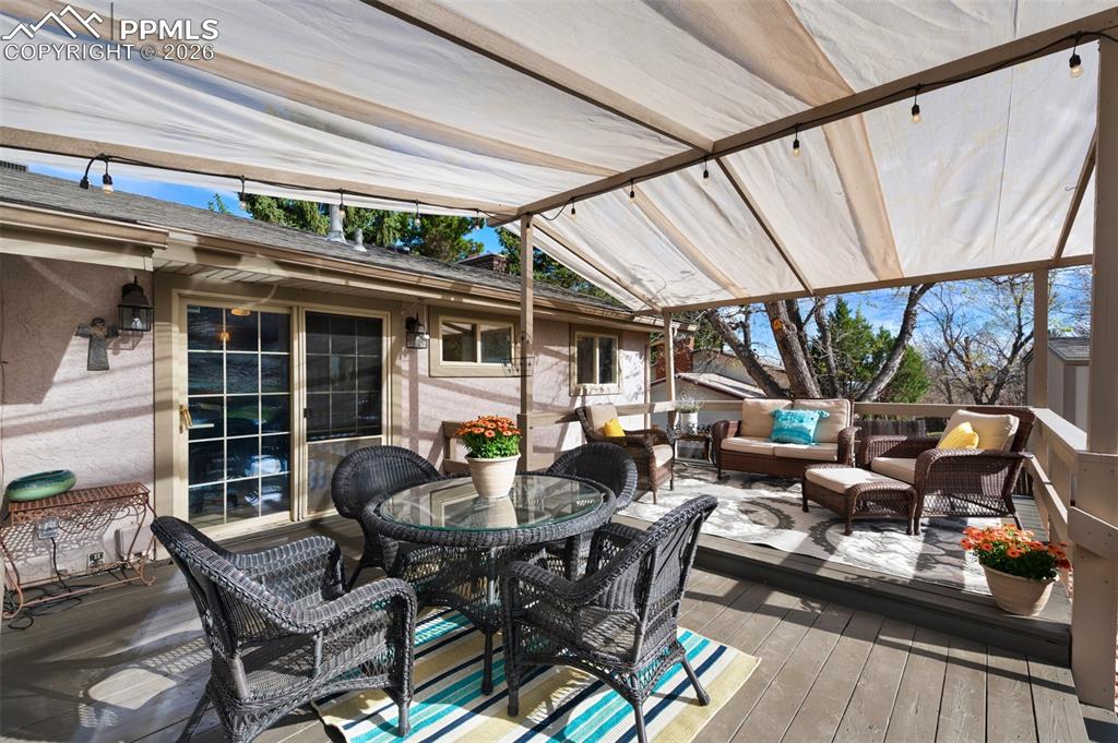 Image 46 of 50: Deck