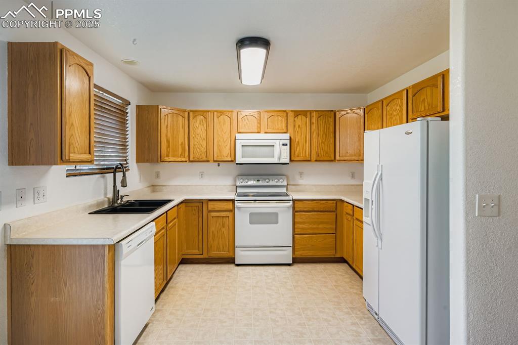 Image 12 of 43: Kitchen