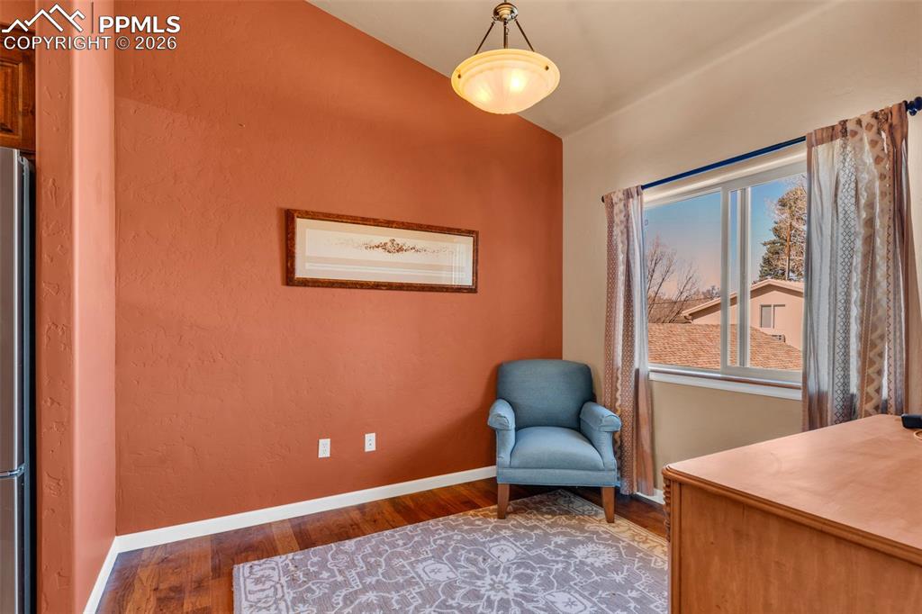 Image 19 of 45: Sitting Room