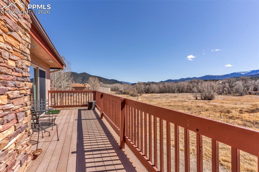 Image 30 of 45: Deck