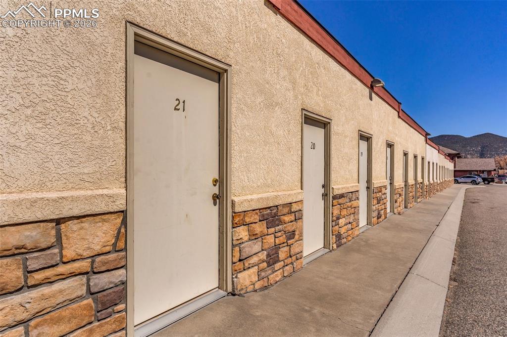 Image 34 of 45: Entry