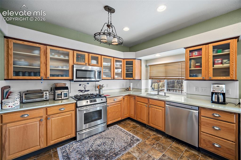 Image 11 of 41: Kitchen