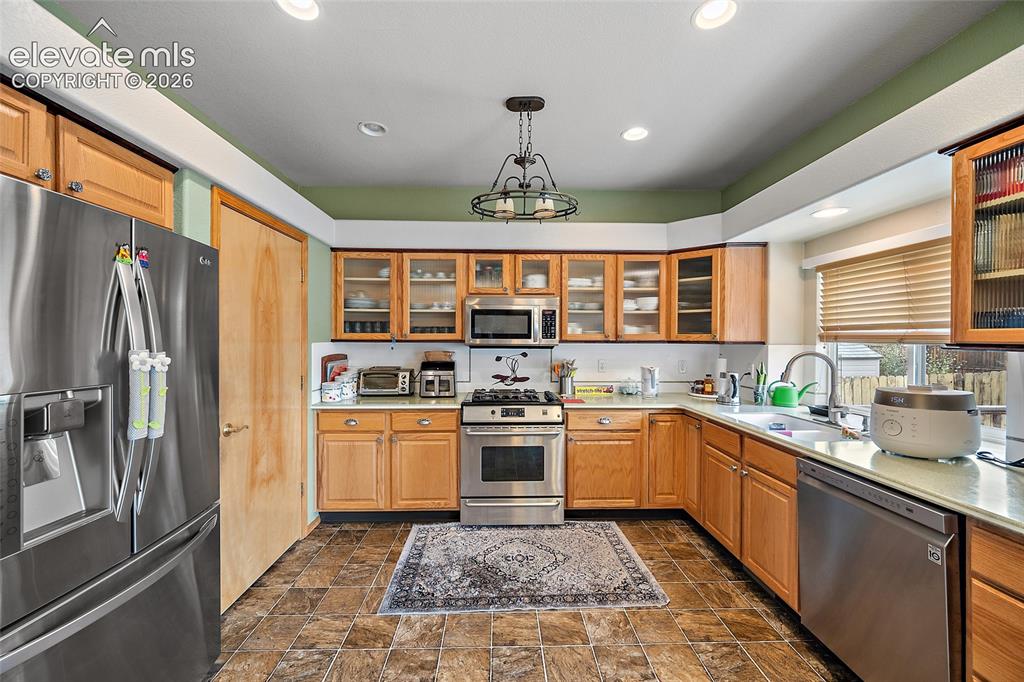 Image 12 of 41: Kitchen
