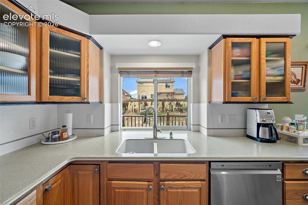 Image 13 of 41: Kitchen