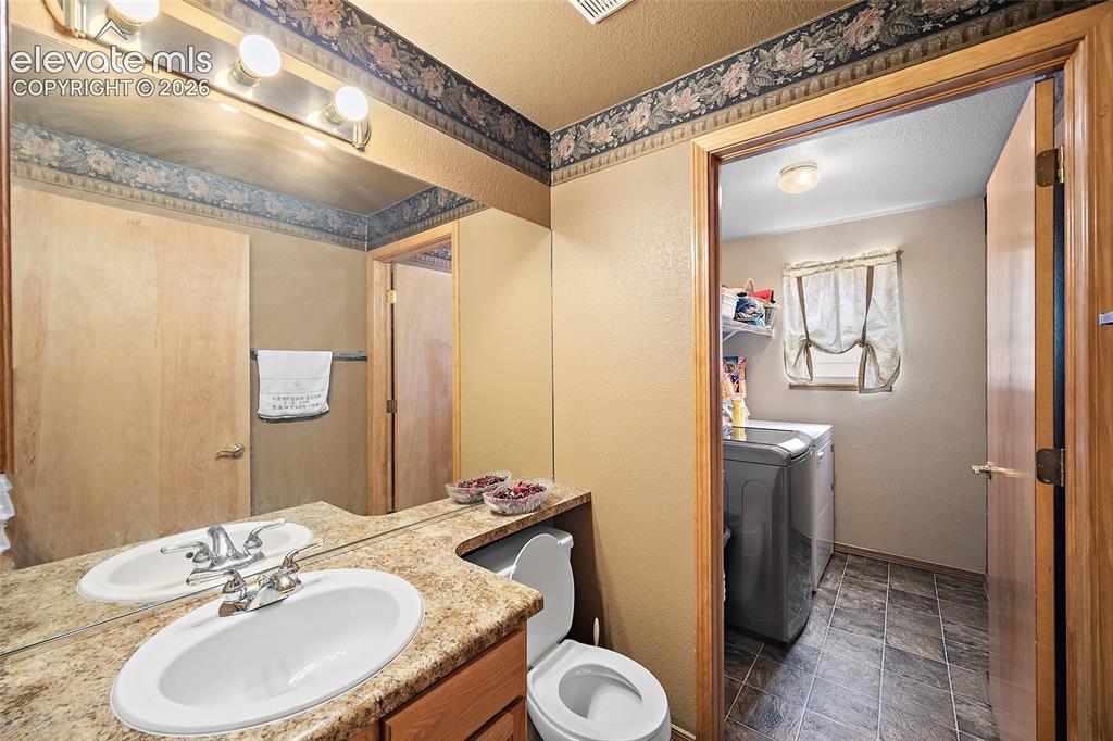 Image 15 of 41: Bathroom