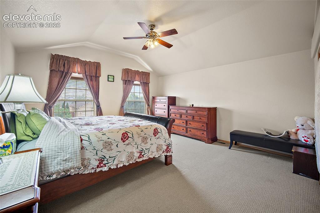 Image 18 of 41: Bedroom
