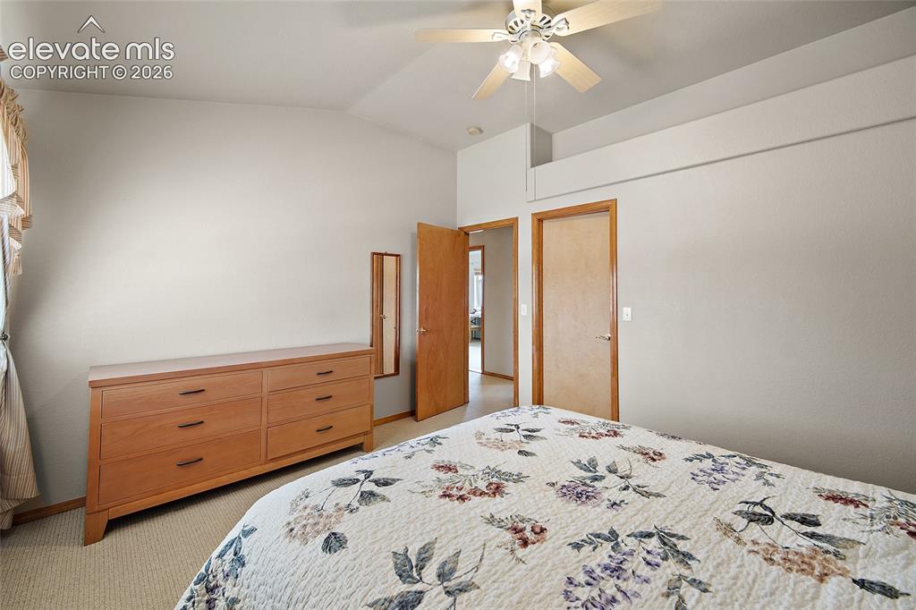 Image 31 of 41: Bedroom