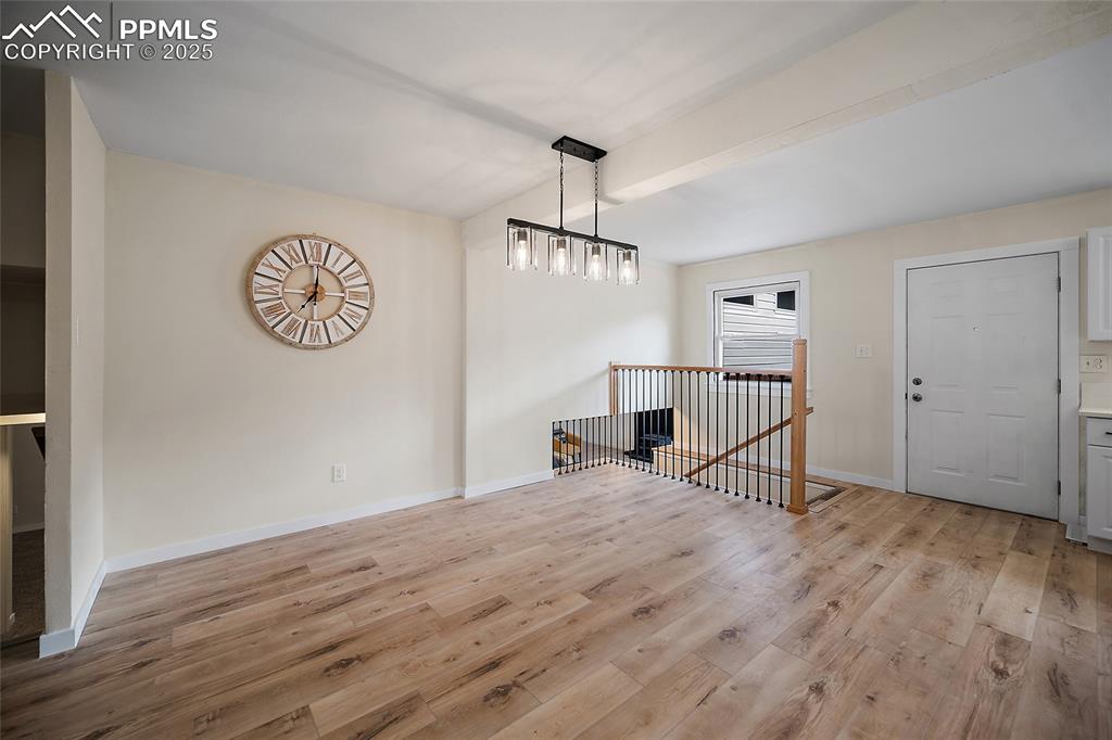 Image 13 of 45: Dining Area