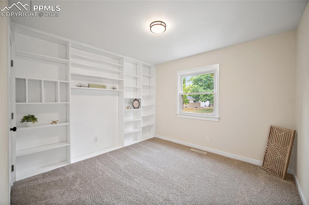 Image 23 of 45: Bedroom