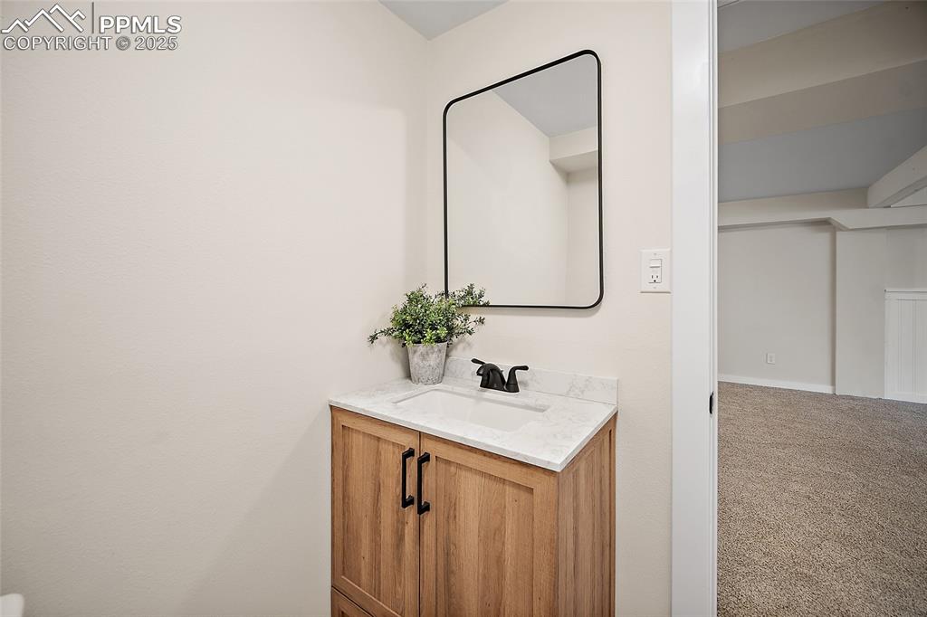 Image 34 of 45: Bathroom