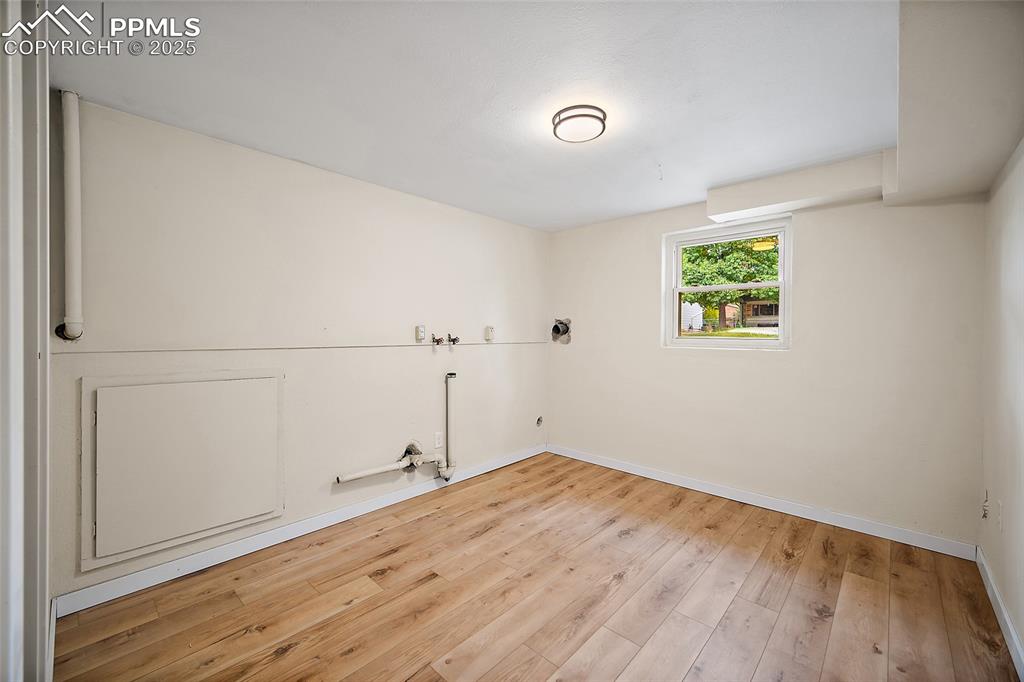 Image 35 of 45: Laundry