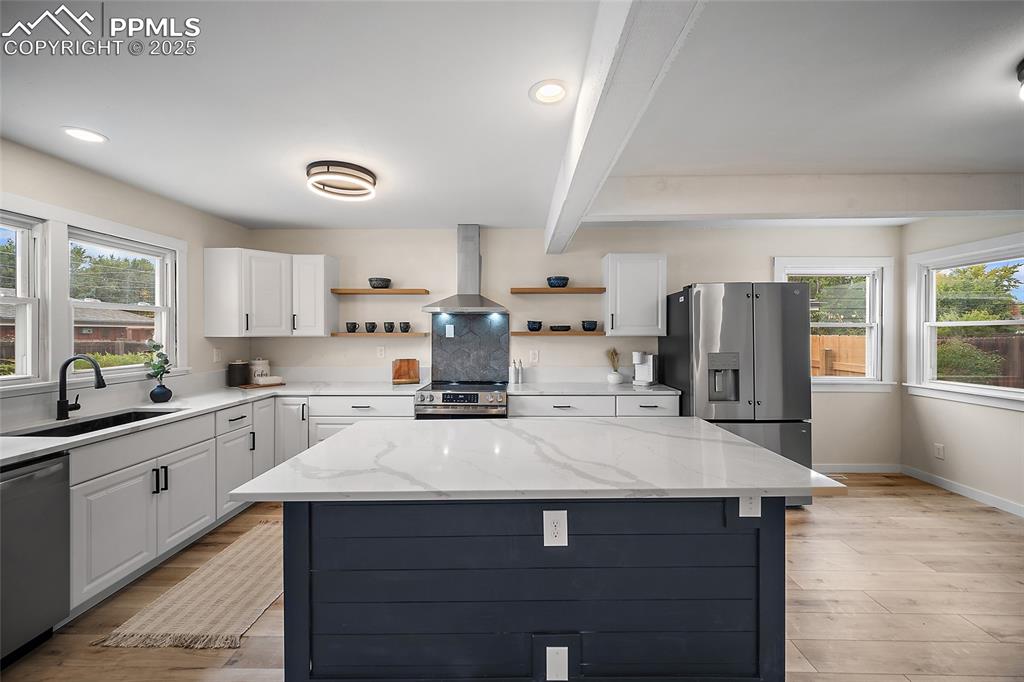 Image 7 of 45: Kitchen