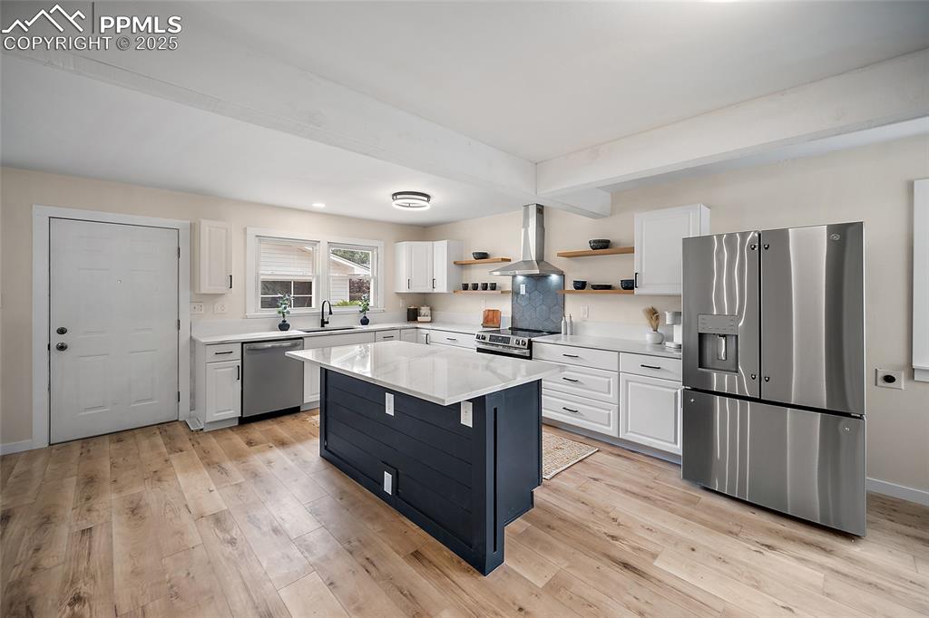 Image 9 of 45: Kitchen