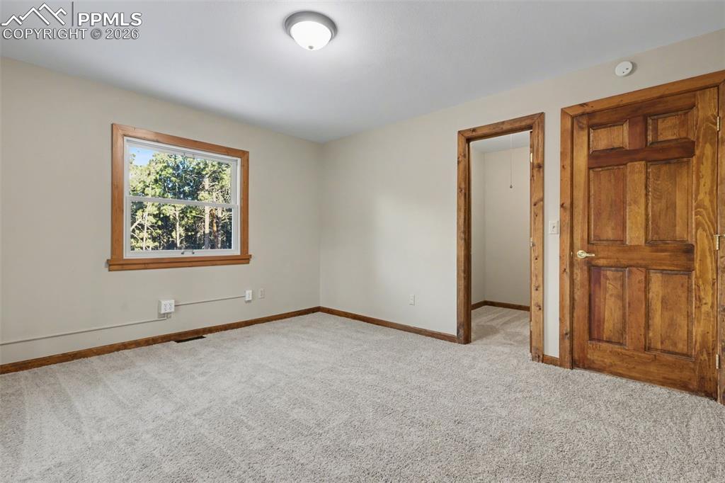 Image 15 of 50: Bedroom