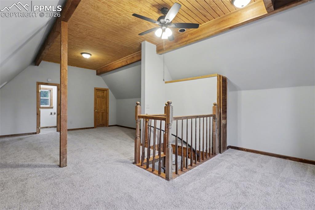 Image 21 of 50: Bedroom