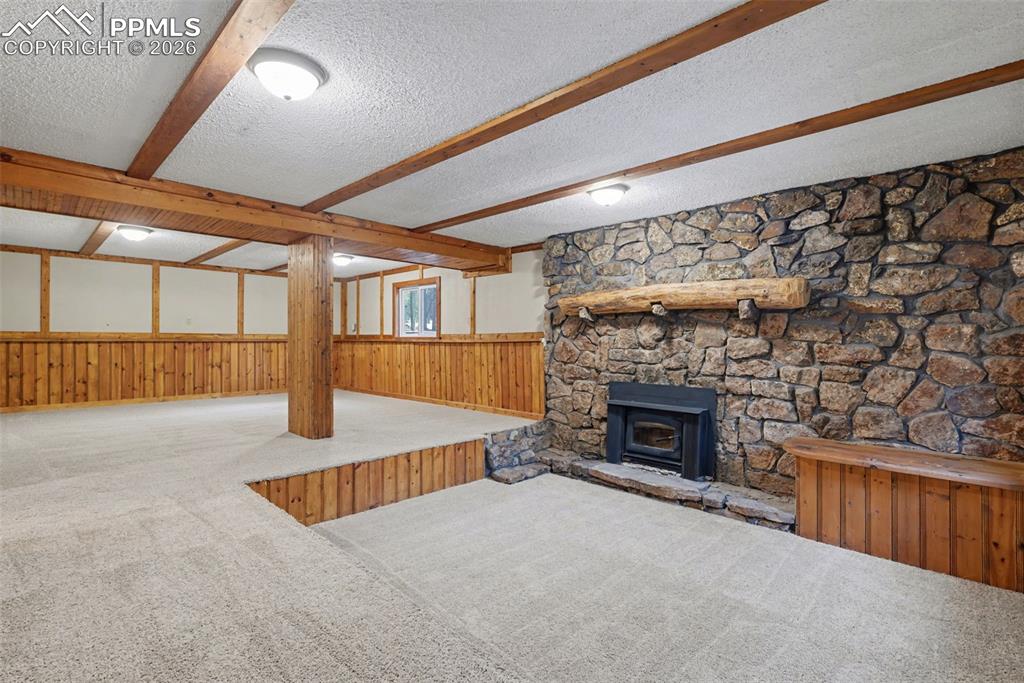 Image 27 of 50: Living Room