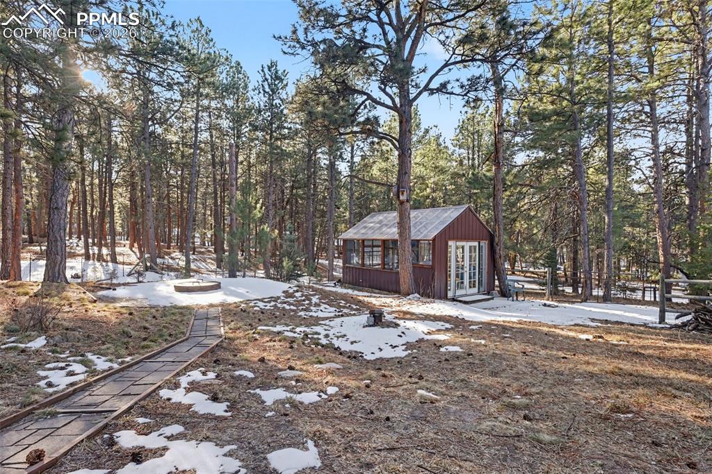 Image 44 of 50: Yard