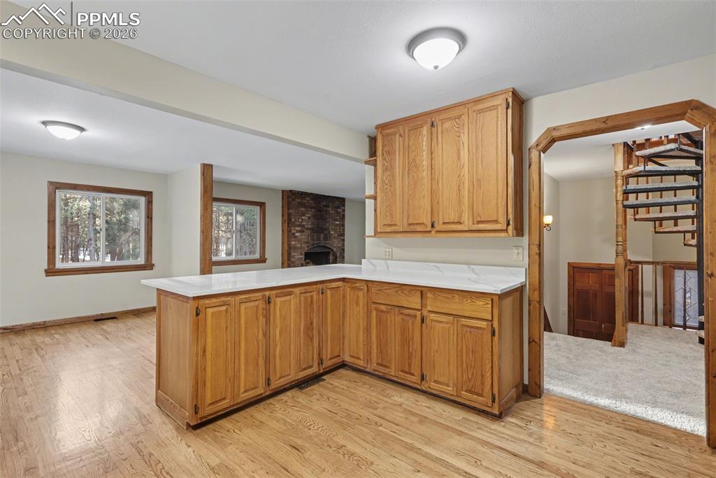 Image 7 of 50: Kitchen