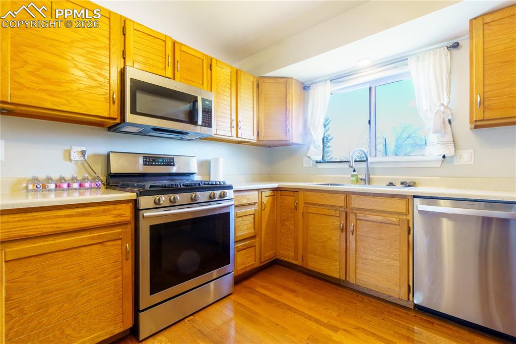 Image 8 of 25: Kitchen with stainless steel appliances