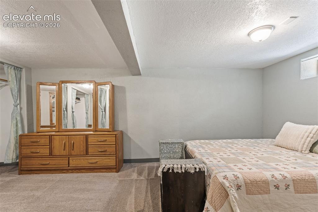 Image 33 of 50: Recessed ceiling beam with flush-mounted lighting, textured ceiling, light