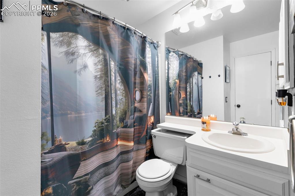 Image 10 of 21: Kitchen