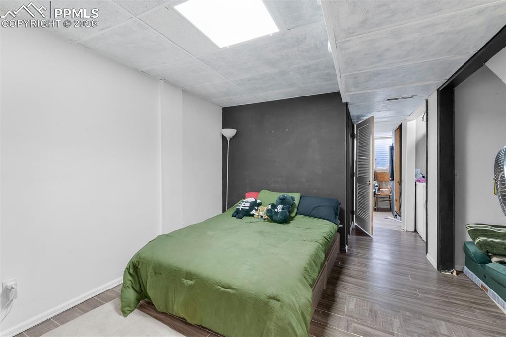 Image 12 of 21: Bedroom