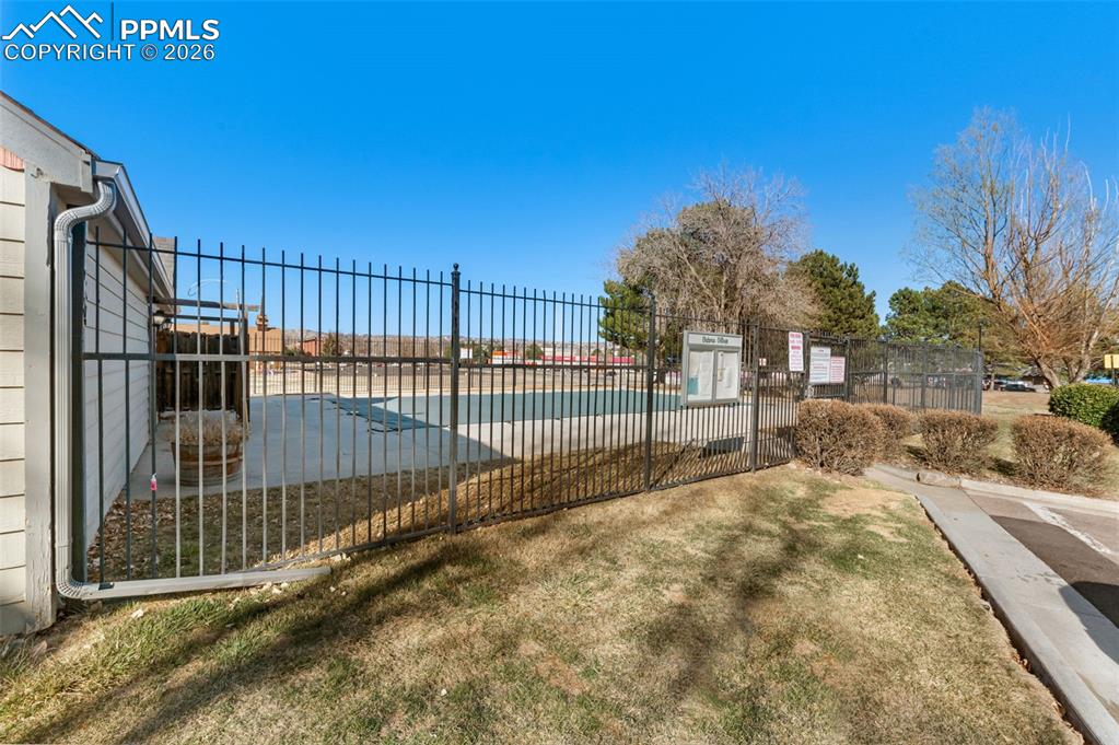 Image 20 of 21: Back of Structure