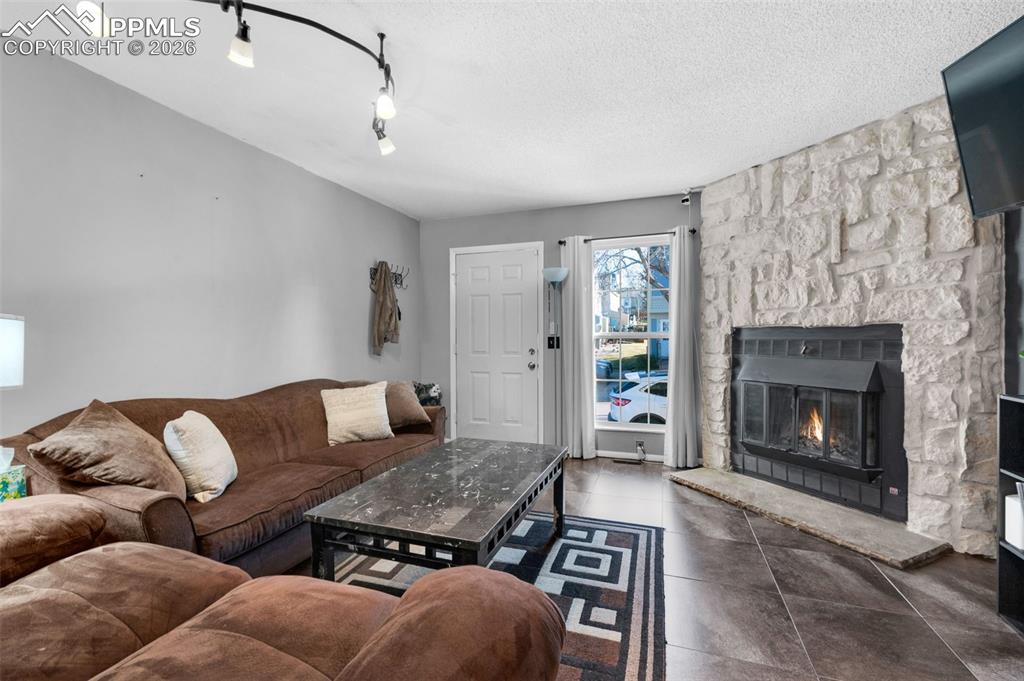 Image 3 of 21: Rocket Preferred Pricing