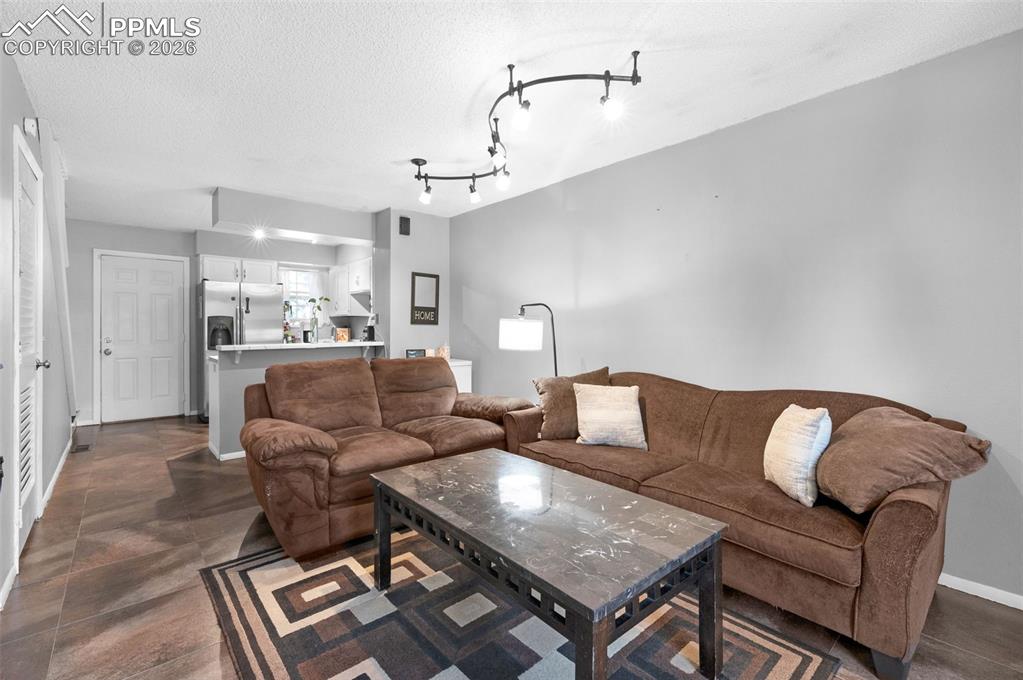 Image 4 of 21: Living Room