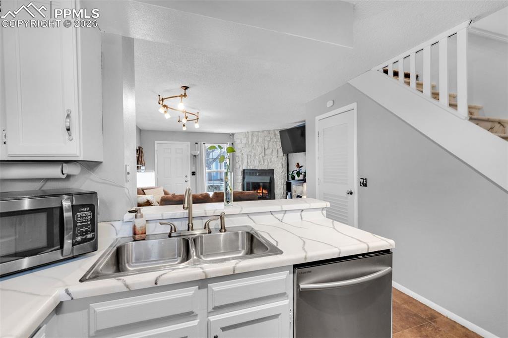 Image 7 of 21: Living Room