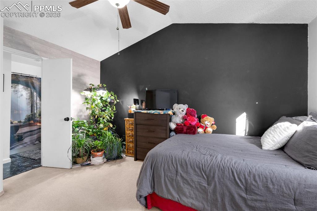 Image 9 of 21: Kitchen