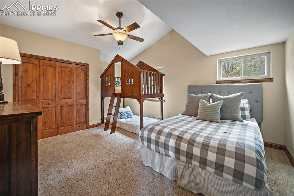 Image 33 of 46: Bedroom