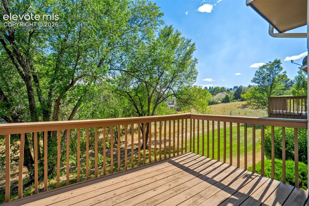 Image 14 of 50: Deck