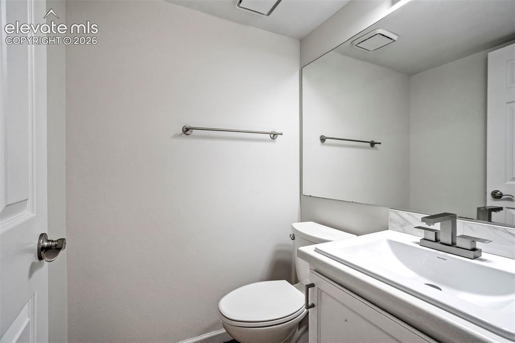 Image 19 of 50: Bathroom