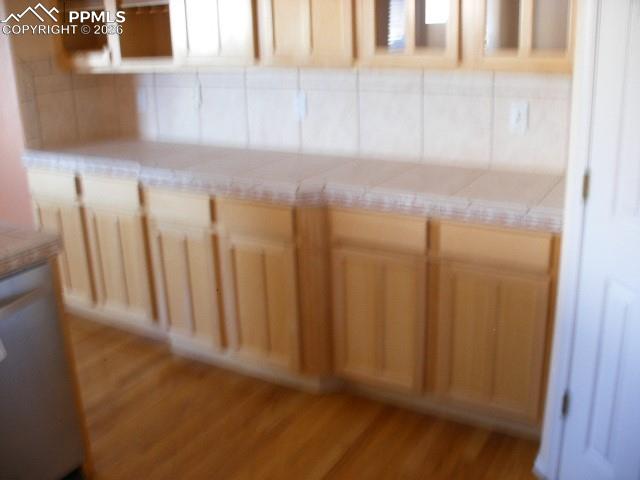 Image 10 of 47: Kitchen