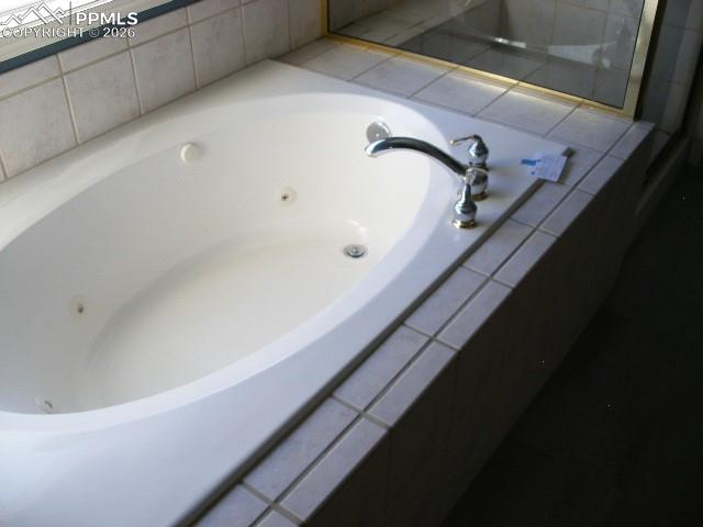 Image 14 of 47: Bathroom