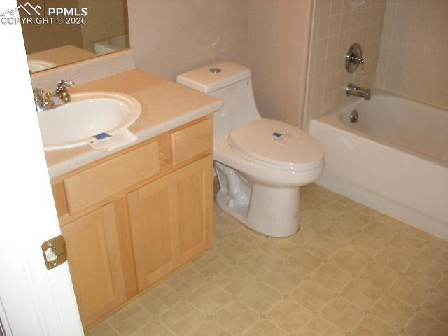 Image 19 of 47: Bathroom