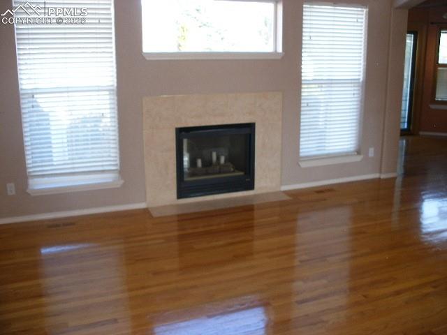 Image 29 of 47: Living Room