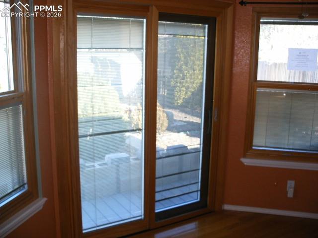 Image 33 of 47: Dining Area