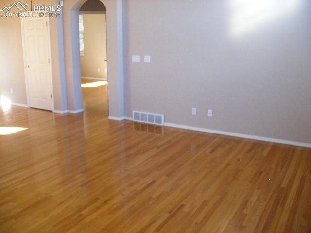 Image 34 of 47: Dining Room