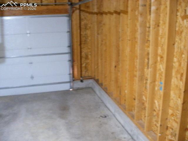 Image 44 of 47: Garage