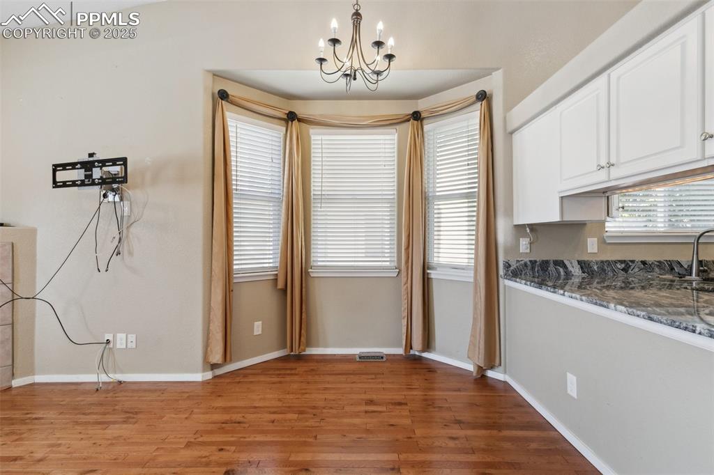 Image 12 of 42: Dining Area