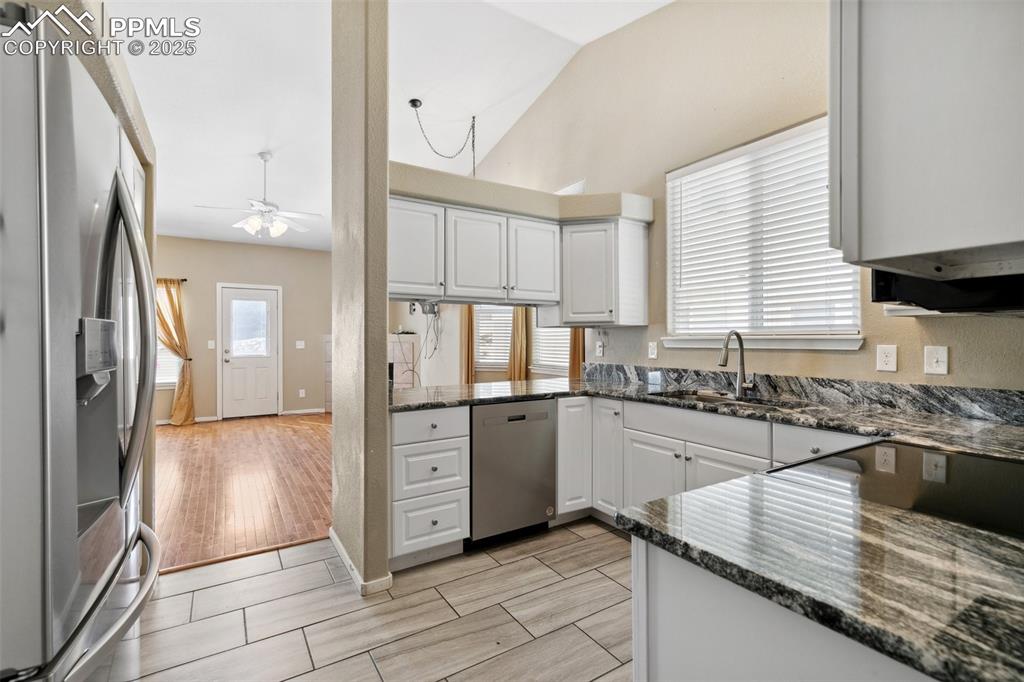 Image 13 of 42: Kitchen