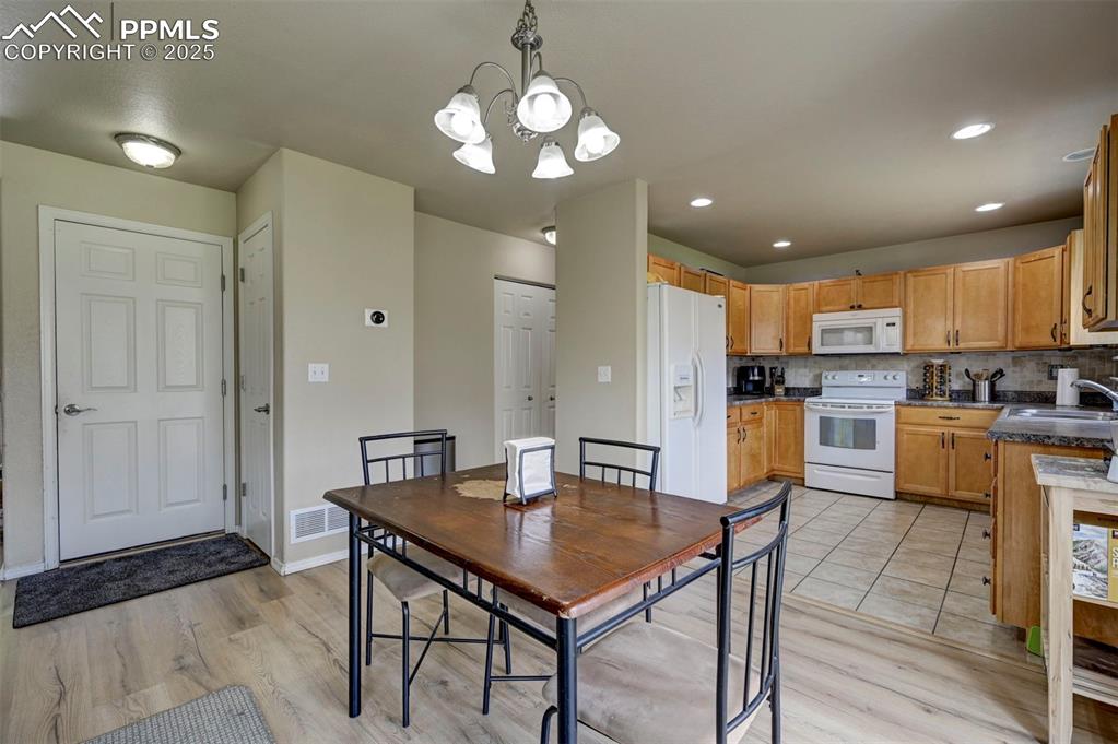 Image 10 of 44: Dining Area