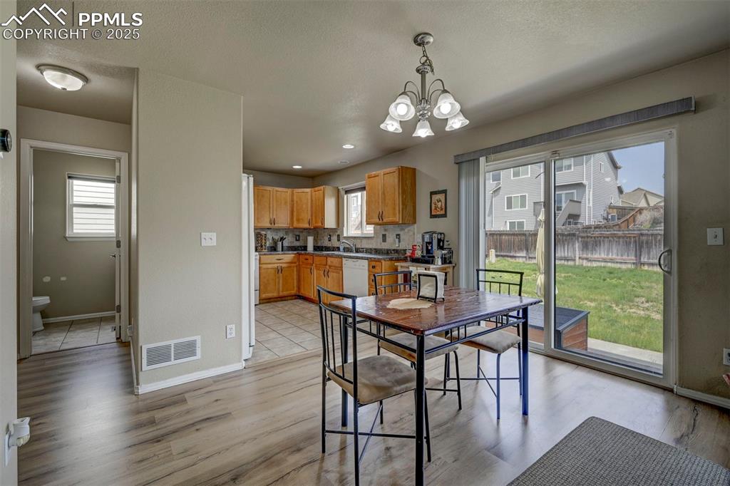 Image 11 of 44: Dining Area
