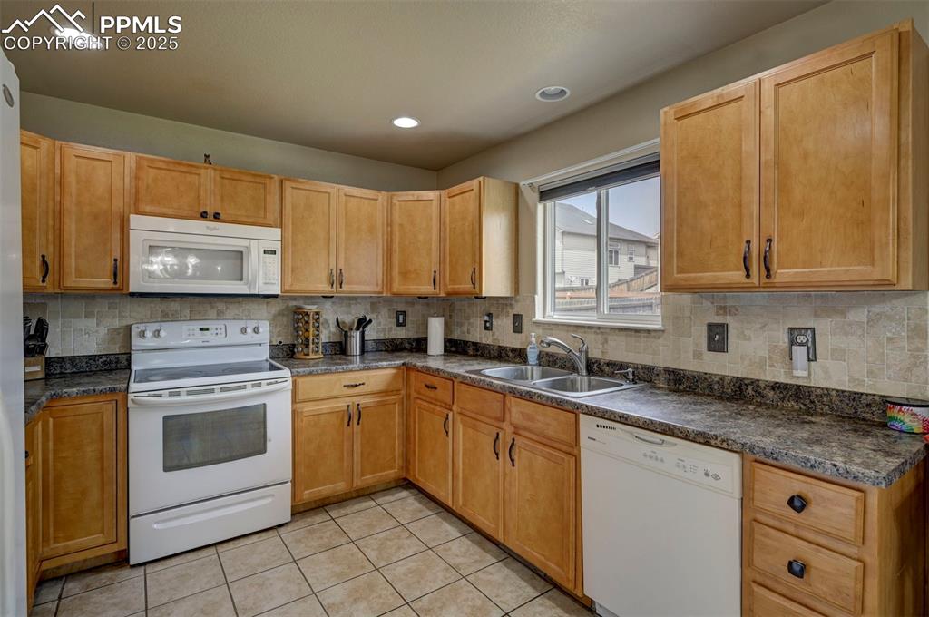 Image 12 of 44: Kitchen